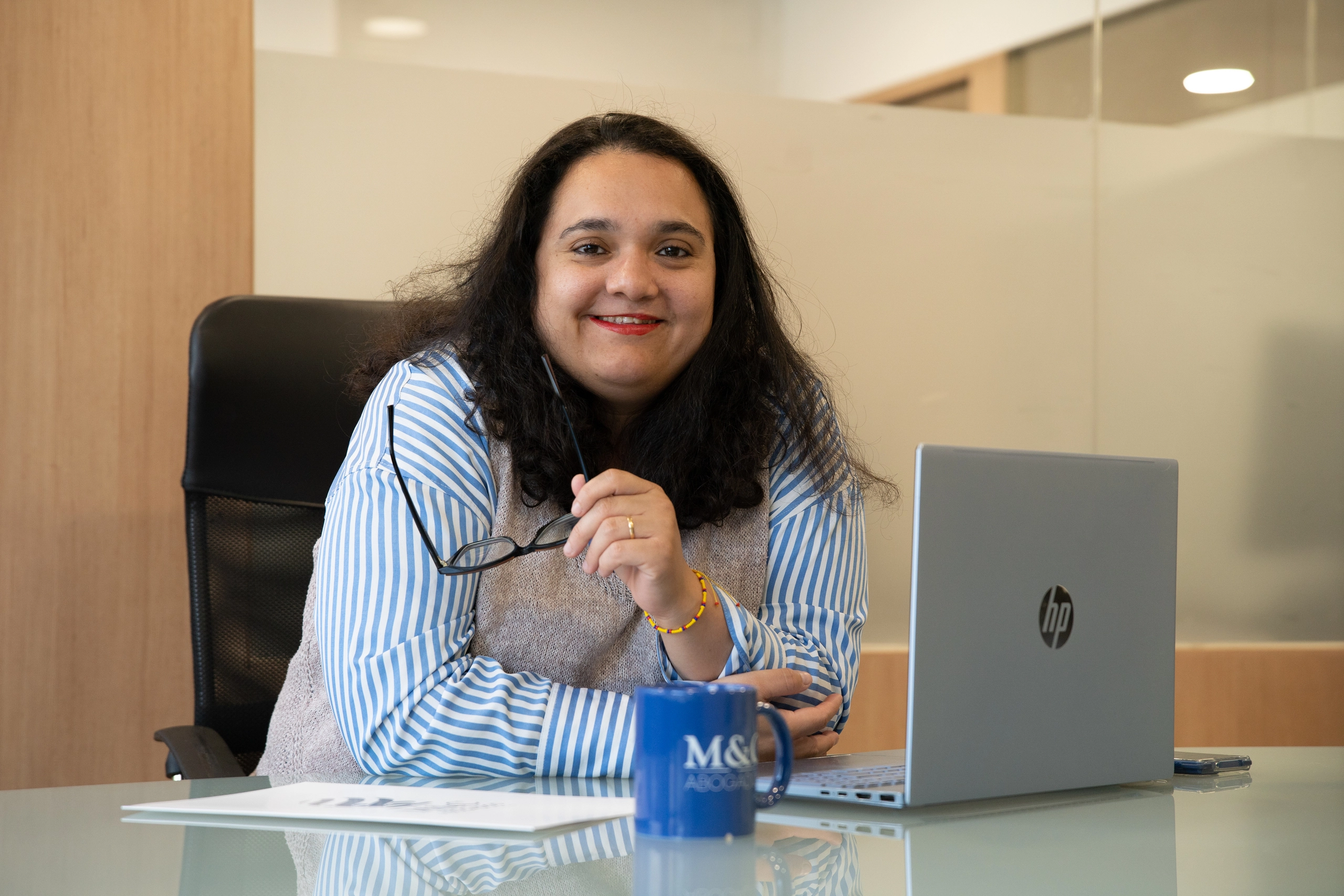 Diana Caballero, CEO of Martínez & Caballero Abogados, following the recognition from El País for the firm's legal innovation and business vision
